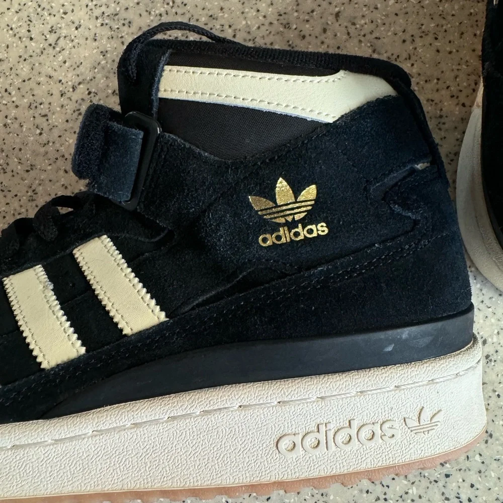 Adidas-Fz6252 Men’s Mid Black+Cream Gum Forum Suede casual sneaker.11